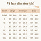 Afslappet todelt jakkesæt med rund hals og lange ærmer