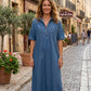 👗 50 % RABAT NU! 👖 Afslappet midi-skjortekjole i denim med lommer – Blødt denim og afslappet pasform – Praktiske lommer, perfekt til hverdagsbrug – behagelig og alsidig ✨🌸