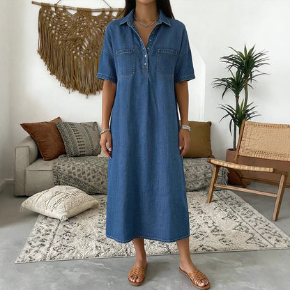 👗 50 % RABAT NU! 👖 Afslappet midi-skjortekjole i denim med lommer – Blødt denim og afslappet pasform – Praktiske lommer, perfekt til hverdagsbrug – behagelig og alsidig ✨🌸