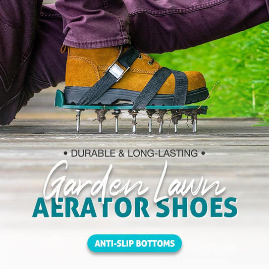 👟 50 % RABAT NU! 🌿 Plæneluftningssko med 26 pigge – justerbare remme, lufter plænejorden effektivt og har en behagelig pasform 🏡