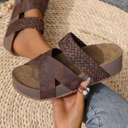 👡 50 % RABAT NU! 🔥 Dame-sandaler med krydsede remme og kilehæl – behagelige, stilfulde og perfekte til sommerdage ☀️