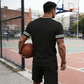 2-delt sæt med stribet T-shirt og shorts til mænd
