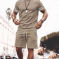2-delt sæt med stribet T-shirt og shorts til mænd
