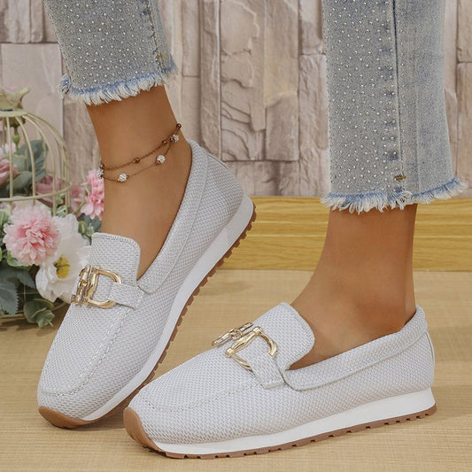 👡 Loafers i mesh til kvinder med svangstøtte – åndbare slip-on-sko med metalspænde og skridsikker sål – perfekte til gåture, arbejde og fritidstøj (4 farver, størrelser 36–43)