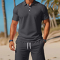 🔥Så længe lager haves: 50 % RABAT!🎉 2-delt sommer-sæt til mænd med polo og shorts