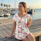 🌸Løst siddende blomstret T-shirt med knapper til kvinder – afslappet, luftig, alsidig