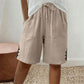 Sommer shorts til kvinder med knapper i siden