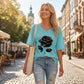 T-shirt med V-udskæring og rosemønster til kvinder i store størrelser